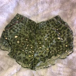 Aerie M Green Flannel Leopard Pocket Ruffle Sleep Shorts